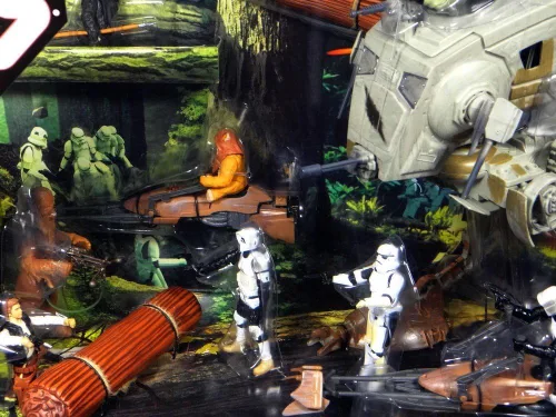 Vista 2 de Star Wars Figura de acción exclusiva de la saga del 30 aniversario 2007 Mega-Pack La batalla de Endor