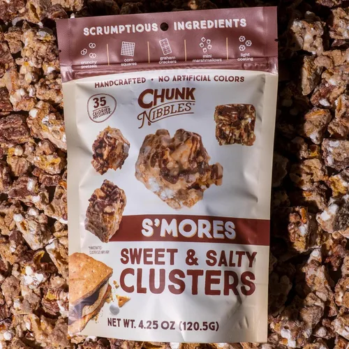 Vista 7 de Chunk Nibbles S'mores Snack Clusters - Golosinas inspiradas en fogatas con malvaviscos, galletas Graham, pretzels y chocolate, lote pequeño, hecho a