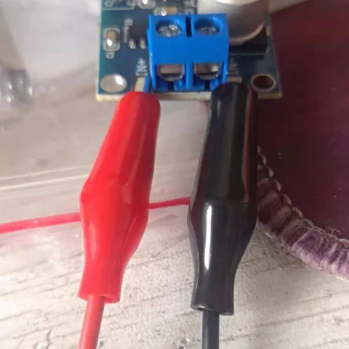 Vista 7 de 4 grupos de 1M de clips de cocodrilo eléctricos, cables de prueba aislados con clips de cocodrilo, cables de puente de doble extremo estampados