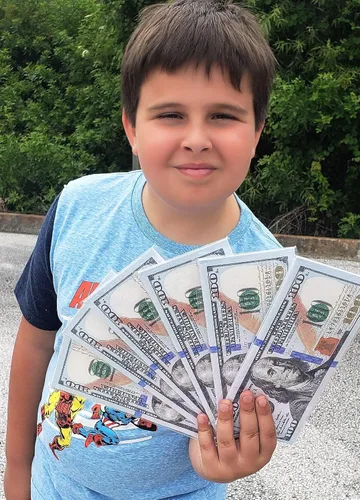 Vista 7 de Billetera de dinero de $100. Billete de cien dólares impreso biplegable, grande (7.5") divertido Big Bucks Novedad