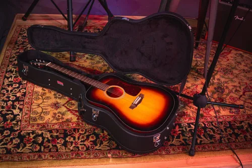 Vista 9 de Gator Hard-Shell Wood Case GWE-DREAD12 for Dreadnought Acoustic Guitars - Bundle with Picks, Strap, and Austin Bazaar Polishing Cloth