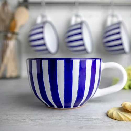Vista 2 de City to Cottage Taza de cerámica hecha a mano, diseño de rayas azul marino, extra grande de 17.5 onzas, capuchino de cerámica, café, té, taza