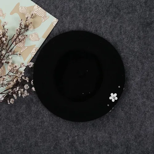 Vista 4 de Gorro de lana para bebé y niña diseño floral color liso con diseño de cúpula