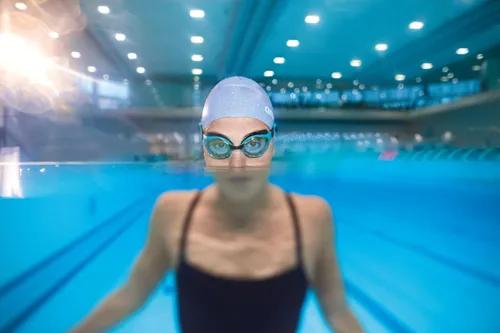 Vista 9 de ARENA Gafas de natación unisex para adultos Air-Bold Swipe antiempañamiento de entrenamiento para hombres y mujeres con sellos acolchados ajuste