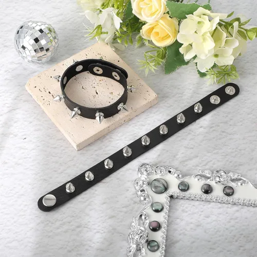 Vista 4 de WLLHYF Pulsera ajustable de cuero con tachuelas punk rock negro Emo pulseras góticas para hombres y mujeres