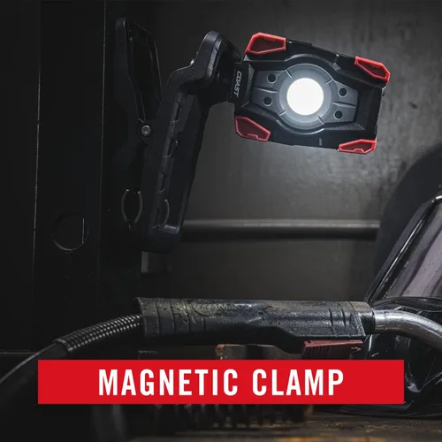 Vista 4 de Coast CL20R 1750 lúmenes recargable de doble potencia giratoria LED abrazadera magnética luz con haz de inundación gran angular, negro/rojo