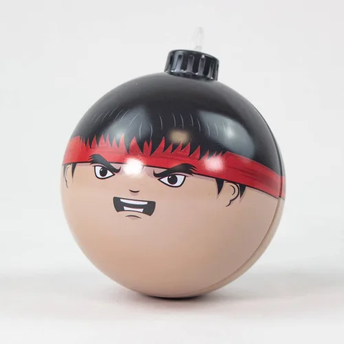 Vista 2 de Numskull Bauble Heads - Adorno oficial de Street Fighter Ryu para árbol de Navidad, decoración colgante de bola de Navidad de metal beige