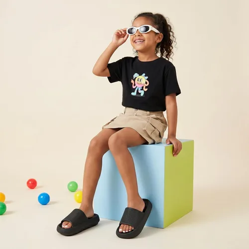Vista 5 de CUSHIONAIRE Feather-K Cloud Slides, EVA Waterproof Pool Sandals for Kids Negro