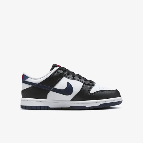 Vista 813 de Nike Kid's Dunk Low Sneaker