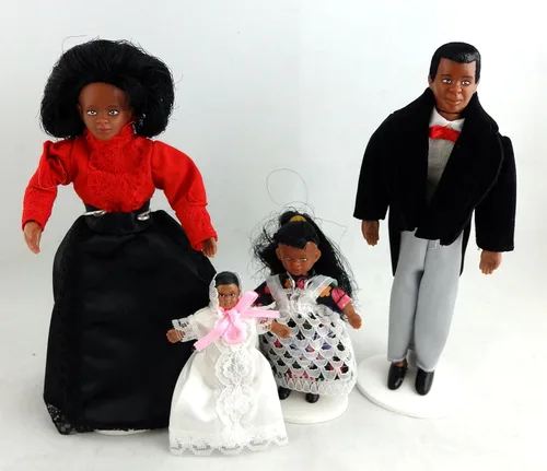 Vista 2 de Vict. Doll Familia Negro