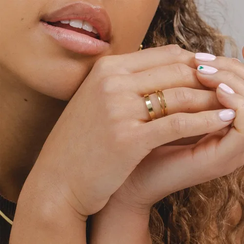 Vista 3 de Pearich Anillos rellenos de oro de 14 quilates, anillos apilables para mujeres y niñas, anillo de oro delgado, anillo de ajuste cómodo, tamaño 5 a