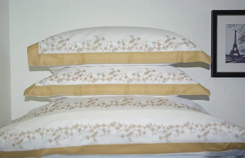 Vista 2 de Royal Hotel Bedding Juego de funda de edredón de 3 piezas con diseño de Amalia dorado y blanco, 100% algodón oro-amalia
