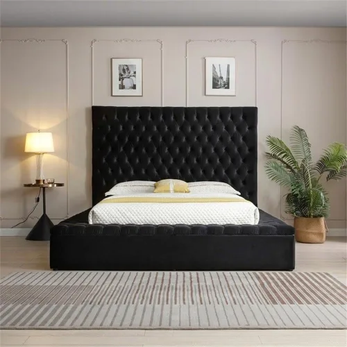 Vista 2 de Pemberly Row Cama de plataforma tamaño Queen con cabecero, pie de cama, plataforma, listones de madera en terciopelo, con almacenamiento en negro