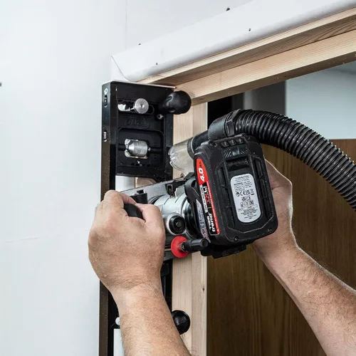 Vista 11 de Kit de Instalación de Puerta Trend, Incluye Plantilla Ajustable AnyDoor Jig (2'6"–9'), Elevador Operado con el Pie, Soporte y Broca de Router