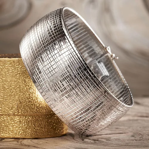 Vista 3 de Ross-Simons Pulsera Omega de plata de ley italiana con corte de diamante y pulido, Plata de ley, no conocido