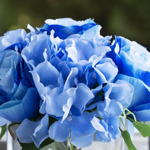 Vista 4 de ENOVA FLORAL Pequeñas flores falsas de seda azul con jarrón, arreglo floral artificial de rosas mixtas y hortensias en jarrón con agua sintética