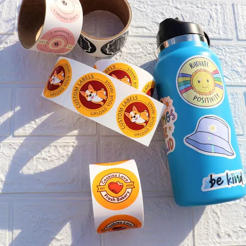 Vista 2 de Rollos de Pegatinas Personalizadas BOPP Brillo Premium, Pegatinas Personalizadas para Logo de Empresa, Más de 50 Etiquetas