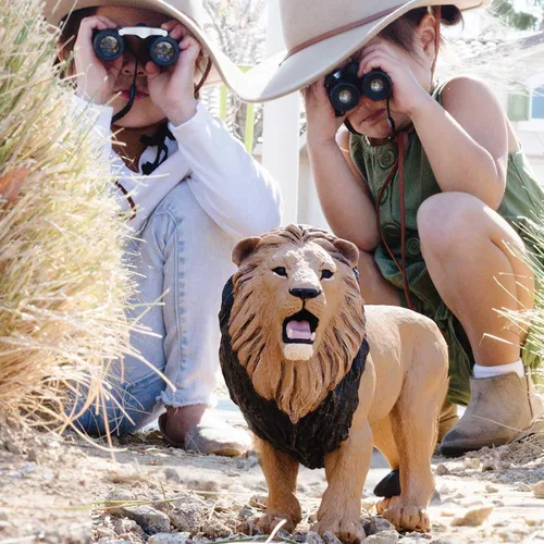 Vista 2 de Safari Ltd. Figura de león – Figura detallada de plástico de 9.5 pulgadas – Divertido juguete educativo para niños, niñas y niños a partir de 1 año