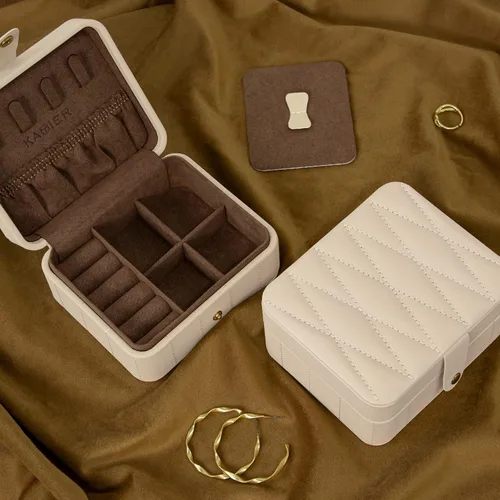 Vista 2 de KAMIER Joyero de viaje, de cuero acolchado con diamante, cajas de joyería portátiles para mujeres y niñas, organizador pequeño para collares
