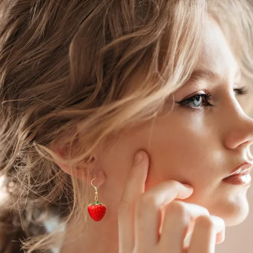 Vista 3 de Juego de joyas de fresa, aretes de fresa roja para mujeres y niñas, bonitos aretes colgantes de fresa simulados en 3D, collar de fresa de resina