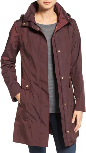 Vista 8 de Cole Haan Chaqueta de lluvia con capucha plegable con lazo trasero para mujer Negro