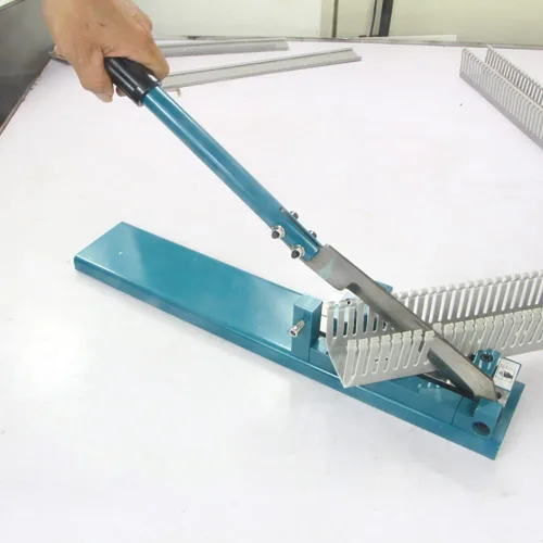 Vista 6 de Cortador de PVC Trunking Conducto de cableado de plástico manual pesado Máquina de corte ajustable de ángulo de 45 ° 90 ° Dispositivo de corte