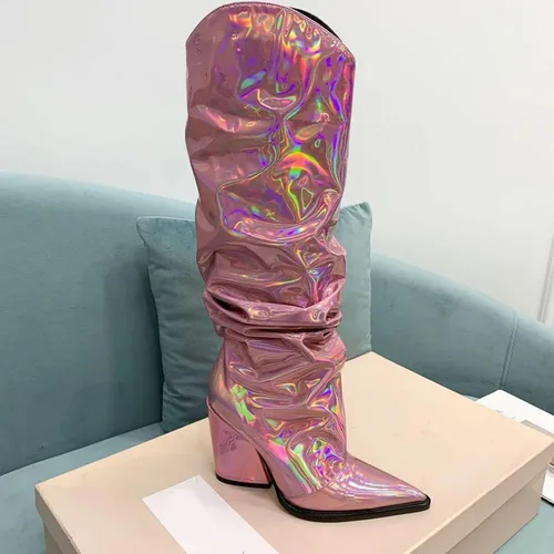 Vista 7 de Vertundy Botas altas hasta la rodilla metálicas con punta puntiaguda para mujer, botas altas de tacón alto de charol plisadas, botas largas plisadas