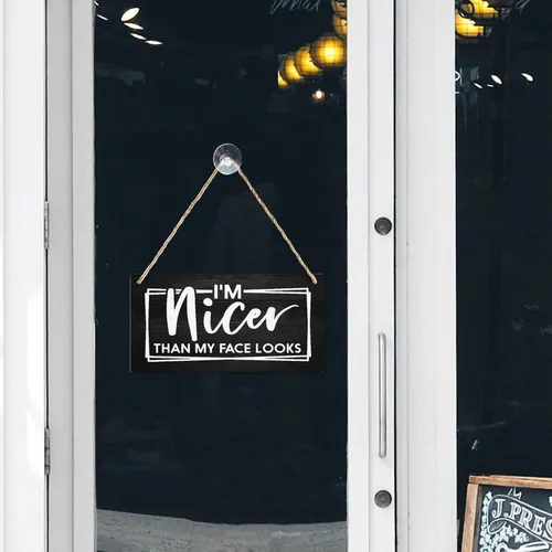 Vista 6 de Cartel de madera divertido estilo granja con texto en inglés "I'M Nicer Than My Face Looks Im Nicer Than My Home" para colgar en la pared, porche