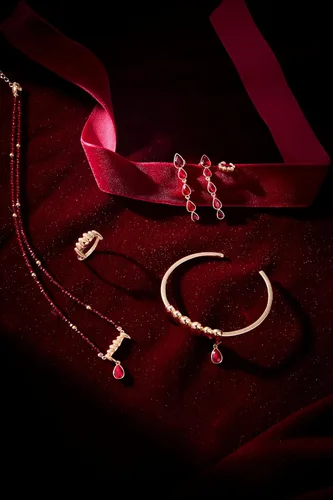 Vista 7 de Alex and Ani Joyería de vampiro Dorado