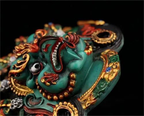 Vista 5 de Máscara decorativa tradicional tallada a mano, máscaras de Nepal, máscara de resina pintada tallada a mano, 5 x 6 pulgadas