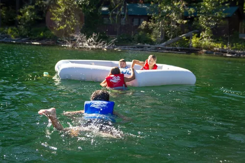 Vista 3 de AQUAGLIDE Soaker Lounge - Flotador inflable para 5 personas con malla, multicolor, 27.559055118110237