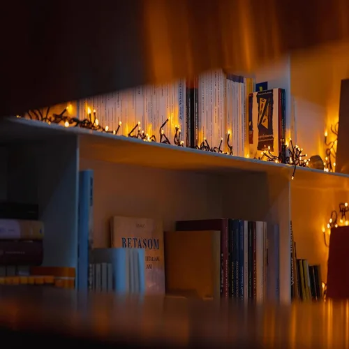 Vista 8 de Twinkly Cluster – Luces de Navidad LED controladas por aplicación con 400 LEDs AWW (ámbar, blanco cálido, blanco frío). 19.7 pies. Cable verde.