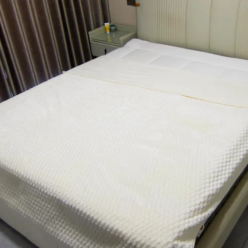 Vista 9 de Ahinahwap Manta resistente al agua para cama, sofá, manta para gatos y perros, impermeable, lavable, protector de muebles pequeño y acogedor