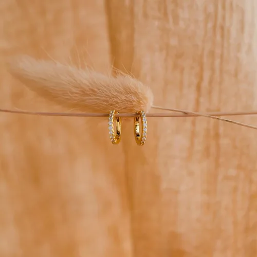 Vista 5 de Kainier Aretes de aro chapados en oro de 18 quilates con circonita cúbica, aretes de cartílago, hipoalergénicos para mujeres y niñas, color rosaoro