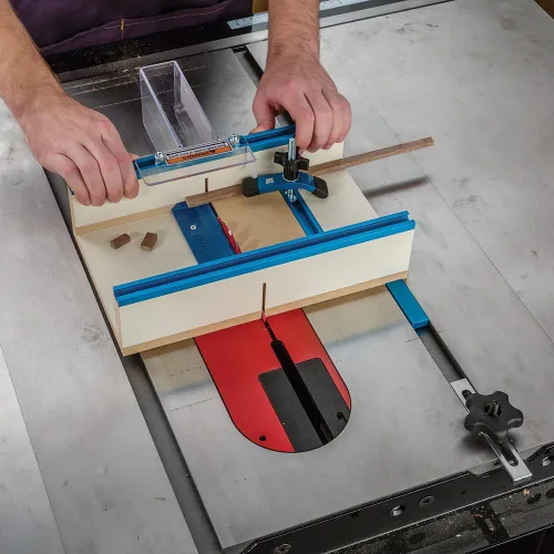 Vista 4 de Rockler Trineo de Corte Transversal para Piezas Pequeñas - Kit de Trineo para Sierra de Mesa Incluye Protector de Hoja, Tope de Riel de Inglete