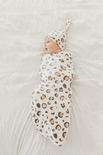Vista 8 de Copper Pearl Gorro de bebé con nudo superior elástico suave Millie