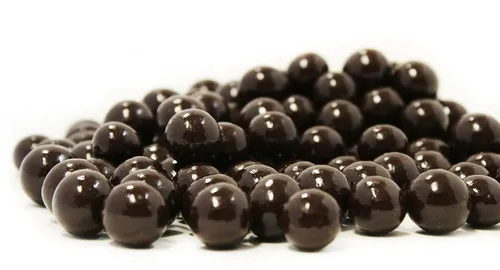 Vista 3 de Its Delish - Avellanas cubiertas de chocolate negro gourmet (1 libra)