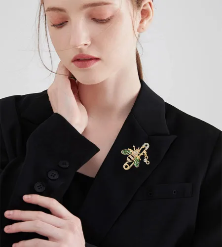 Vista 6 de Broches de seguridad con diamantes de imitación de abeja, delicados y bonitos broches de cristal esmaltados verdes para mujeres, adolescentes
