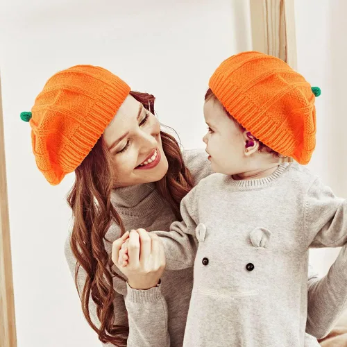 Vista 6 de Gorro de boina de punto de calabaza, gorro de felpa para niños pequeños, lindo gorro cálido de invierno para bebé, madre, adulto, Halloween