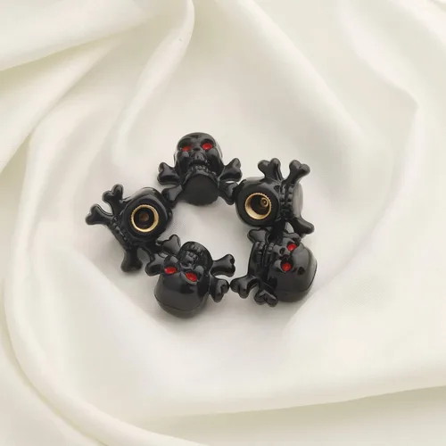 Vista 3 de MYOSPARK 5 piezas de dijes de cabeza de calavera negra Crossbones para amantes