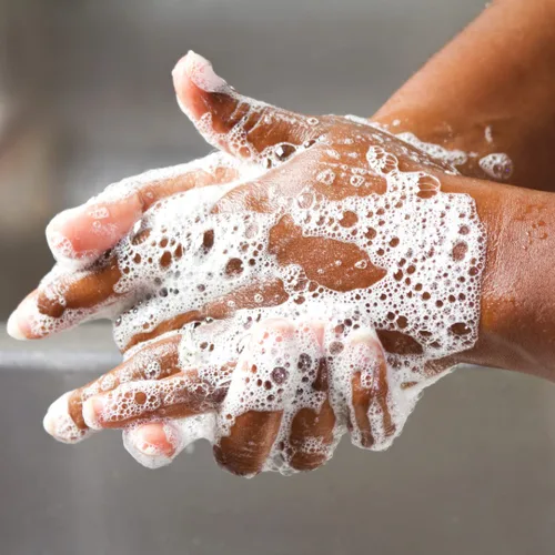 Vista 2 de Jabón líquido africano negro de 32 onzas Jabón orgánico crudo natural 100% puro de Ghana Gel de baño, limpiador facial, champú y acondicionador