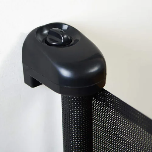 Vista 8 de EasyBaby Puertas retráctiles extra anchas para bebé, 33 pulgadas de alto, se extienden hasta 71 pulgadas de ancho, seguridad negra/niños, puertas