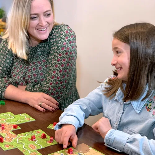 Vista 9 de Asmodee Carcassonne Juego de Mesa - Juego Clásico de Estrategia de Colocación de Fichas, Diversión Familiar, Aventura Medieval para Niños y Adultos