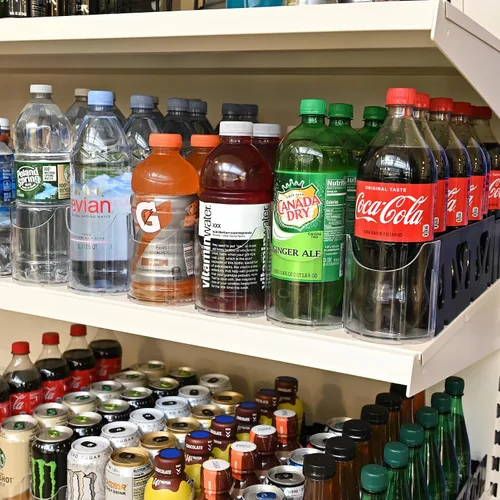 Vista 3 de Display Technologies Visi-Fast - Empujador de bebidas con resorte (paquete de 6) - Presentación de productos de bebidas sin esfuerzo para latas
