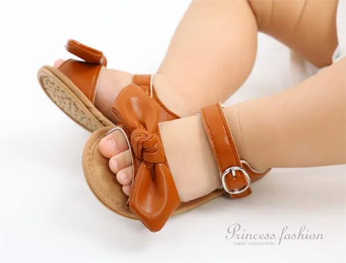 Vista 99 de Meckior Sandalias de verano con punta abierta y suave de piel sintética para bebés y niñas pequeñas