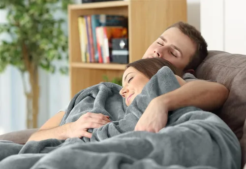 Vista 4 de Utopia Bedding - Manta de vellón de lujo, mullida, antiestática; manta de suave microfibra de 8.8 oz/yd² (300 g/m²) para sofá y cama; tamaño Gris