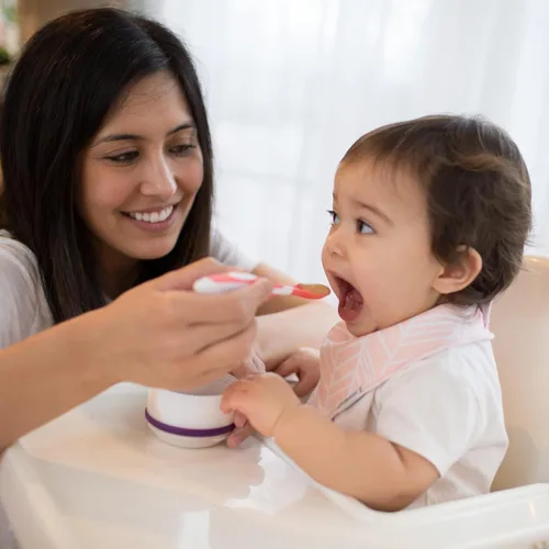 Vista 4 de Dr. Brown's Cucharas suaves para niños pequeños con mango largo para destete guiado por bebés, sin BPA (paquete de 72)