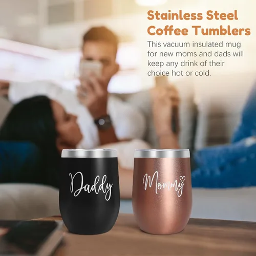 Vista 3 de Regalos para mamá nueva para mujeres, mejores regalos de embarazo con juego de vasos para mamá y papá para madres primerizas, futuros padres