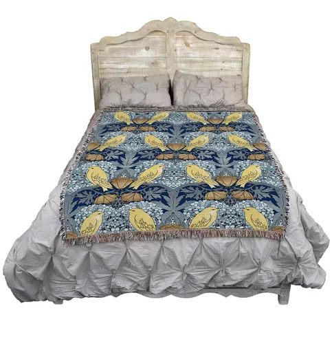 Vista 2 de Pure Country Weavers C.F.A. Voysey - Manta azul con diseño de pájaros y bayas, para manualidades y manualidades, manta tejida de algodón, fabricada