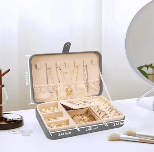 Vista 6 de CLUDEMAS Joyero organizador de viaje para mujeres y niñas pequeñas cajas de almacenamiento de joyas de piel sintética soporte portátil para joyas
